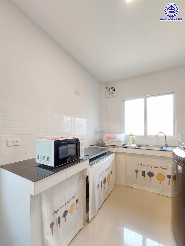 บ้านเดี่ยวมือสองกรุงเทพ โครงการ คาซ่าวิลล์ วงแหวน-รามอินทรา เนื้อที่ 59.40 ตร.ว. พื้นที่ใช้สอย 180 ตร.ม. ฟังก์ชัน 4 ห้องนอน 3 ห้องน้ำ 2 ที่จอดรถ แถมฟรี! เครื่องปรับอากาศ, เครื่องทำน้ำอุ่น, ปั๊มน้ำ แทงค์น้ำ บนทำเลเดินทางสะดวก เชื่อมต่อถนนจตุโชติ, ถนนสุขาภิบาล5, ถนนหทัยราษฎร์, ถนนรัชดา-รามอินทรา ใกล้จุดขึ้นทางด่วน "รามอินทรา-อาจณรงค์(ฉลองรัช)" และ ใกล้แฟชั่นไอส์แลนด์, เดอะพรอมานาด