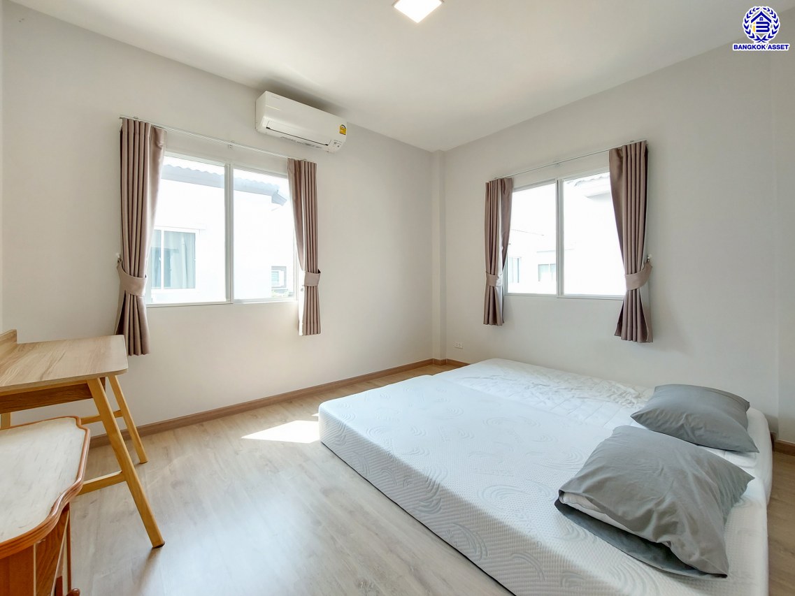 บ้านเดี่ยวมือสองกรุงเทพ โครงการ คาซ่าวิลล์ วงแหวน-รามอินทรา เนื้อที่ 59.40 ตร.ว. พื้นที่ใช้สอย 180 ตร.ม. ฟังก์ชัน 4 ห้องนอน 3 ห้องน้ำ 2 ที่จอดรถ แถมฟรี! เครื่องปรับอากาศ, เครื่องทำน้ำอุ่น, ปั๊มน้ำ แทงค์น้ำ บนทำเลเดินทางสะดวก เชื่อมต่อถนนจตุโชติ, ถนนสุขาภิบาล5, ถนนหทัยราษฎร์, ถนนรัชดา-รามอินทรา ใกล้จุดขึ้นทางด่วน "รามอินทรา-อาจณรงค์(ฉลองรัช)" และ ใกล้แฟชั่นไอส์แลนด์, เดอะพรอมานาด