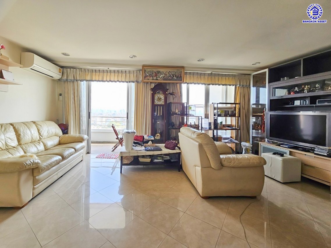 *****คอนโดมิเนียมมือสอง โครงการ ริเวอร์ เฮฟเว่น คอนโดมิเนียม พื้นที่ใช้สอย 92.25 ตร.ม. ฟังก์ชัน 2 ห้องนอน 2 ห้องน้ำ แถมฟรี! เครื่องปรับอากาศ, เครื่องทำน้ำอุ่น บนทำเลเดินทางสะดวก เชื่อมต่อถนนเจริญกรุง, ถนนพระราม3, ถนนมไหสวรรย์, ถนนเจริญราษฎร์, ถนนจันทน์ ใกล้รถไฟฟ้าเขียวเข้ม "สถานีสะพานตากสิน" และจุดขึ้นทางด่วน "พระราม3"