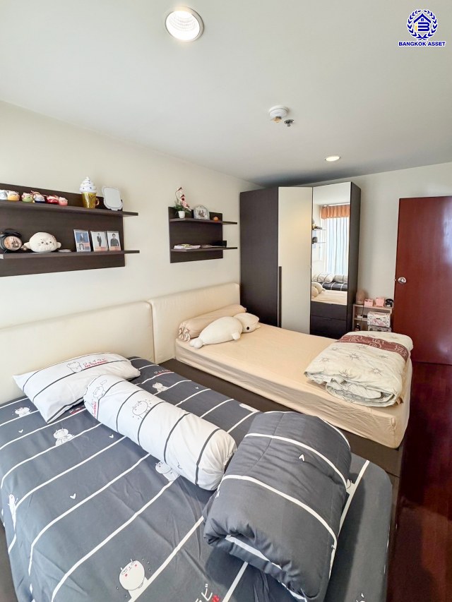 *****คอนโดมิเนียมมือสอง โครงการ ริเวอร์ เฮฟเว่น คอนโดมิเนียม พื้นที่ใช้สอย 92.25 ตร.ม. ฟังก์ชัน 2 ห้องนอน 2 ห้องน้ำ แถมฟรี! เครื่องปรับอากาศ, เครื่องทำน้ำอุ่น บนทำเลเดินทางสะดวก เชื่อมต่อถนนเจริญกรุง, ถนนพระราม3, ถนนมไหสวรรย์, ถนนเจริญราษฎร์, ถนนจันทน์ ใกล้รถไฟฟ้าเขียวเข้ม "สถานีสะพานตากสิน" และจุดขึ้นทางด่วน "พระราม3"