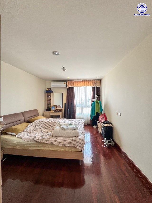 *****คอนโดมิเนียมมือสอง โครงการ ริเวอร์ เฮฟเว่น คอนโดมิเนียม พื้นที่ใช้สอย 92.25 ตร.ม. ฟังก์ชัน 2 ห้องนอน 2 ห้องน้ำ แถมฟรี! เครื่องปรับอากาศ, เครื่องทำน้ำอุ่น บนทำเลเดินทางสะดวก เชื่อมต่อถนนเจริญกรุง, ถนนพระราม3, ถนนมไหสวรรย์, ถนนเจริญราษฎร์, ถนนจันทน์ ใกล้รถไฟฟ้าเขียวเข้ม "สถานีสะพานตากสิน" และจุดขึ้นทางด่วน "พระราม3"