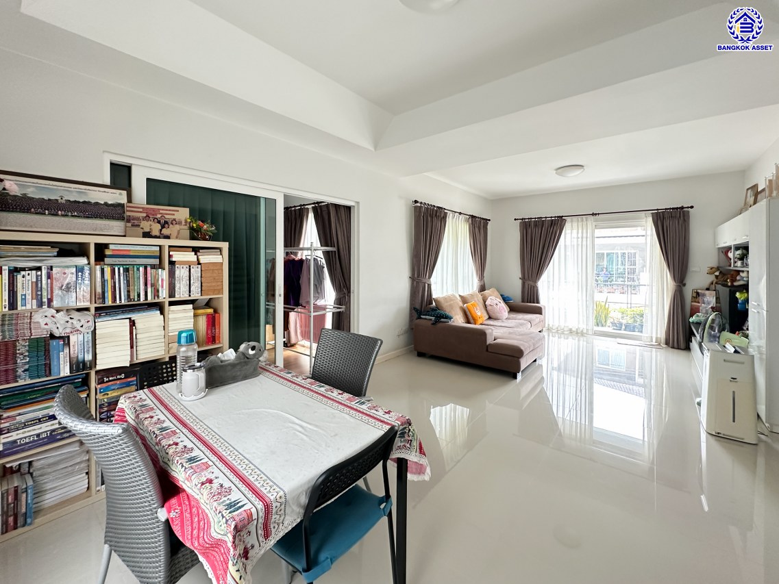 *****บ้านเดี่ยวมือสองนนทบุรี โครงการ ชัยพฤกษ์ ปิ่นเกล้า-กาญจนาฯ เนื้อที่ 88.40 ตร.ว. พื้นที่ใช้สอย 240 ตร.ม. ฟังก์ชัน 4 ห้องนอน 3 ห้องน้ำ 2 ที่จอดรถ พร้อมอยู่ สภาพแวดล้อมดี เดินทางสะดวก เชื่อมต่อถนนกาญจนาภิเษก, ถนนนครอินทร์, ถนนราชพฤกษ์ ใกล้รถไฟฟ้าสายสีม่วง "สถานีตลาดบางใหญ่" และจุดขึ้นทางด่วน "ศรีรัช"