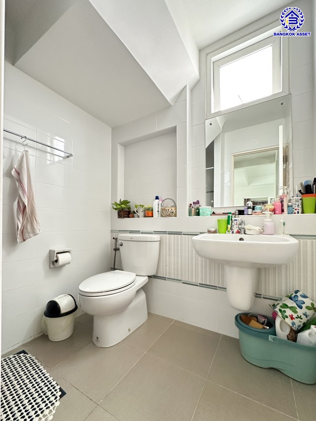 *****บ้านเดี่ยวมือสองนนทบุรี โครงการ ชัยพฤกษ์ ปิ่นเกล้า-กาญจนาฯ เนื้อที่ 88.40 ตร.ว. พื้นที่ใช้สอย 240 ตร.ม. ฟังก์ชัน 4 ห้องนอน 3 ห้องน้ำ 2 ที่จอดรถ พร้อมอยู่ สภาพแวดล้อมดี เดินทางสะดวก เชื่อมต่อถนนกาญจนาภิเษก, ถนนนครอินทร์, ถนนราชพฤกษ์ ใกล้รถไฟฟ้าสายสีม่วง "สถานีตลาดบางใหญ่" และจุดขึ้นทางด่วน "ศรีรัช"