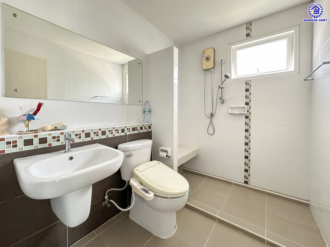 *****บ้านเดี่ยวมือสองนนทบุรี โครงการ ชัยพฤกษ์ ปิ่นเกล้า-กาญจนาฯ เนื้อที่ 88.40 ตร.ว. พื้นที่ใช้สอย 240 ตร.ม. ฟังก์ชัน 4 ห้องนอน 3 ห้องน้ำ 2 ที่จอดรถ พร้อมอยู่ สภาพแวดล้อมดี เดินทางสะดวก เชื่อมต่อถนนกาญจนาภิเษก, ถนนนครอินทร์, ถนนราชพฤกษ์ ใกล้รถไฟฟ้าสายสีม่วง "สถานีตลาดบางใหญ่" และจุดขึ้นทางด่วน "ศรีรัช"