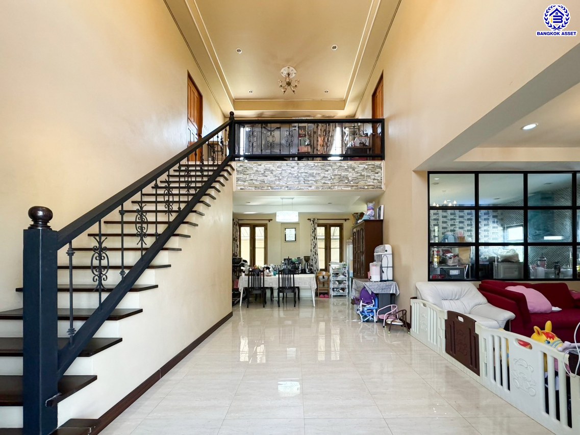 บ้านเดี่ยวมือสอง โครงการ กฤษดานคร18 พุทธมณฑลสาย3 เนื้อที่ 99 ตร.ว. บนพื้นที่ใช้สอย 250 ตร.ม. ฟังก์ชัน 3 ห้องนอน 4 ห้องน้ำ จอดรถได้ 5 คัน แถมฟรี! เครื่องปรับอากาศ, เครื่องทำน้ำอุ่น บนทำเลศักยภาพเชื่อมต่อถนนพุทธมณฑลสาย3, ถนนบรมราชชนนี, ถนนอุทยาน, ถนนอักษะ, ถนนพุทธมณฑลสาย2 ใกล้จุดขึ้นทางด่วน "ศรีรัช" ใกล้เซ็นทรัลปิ่นเกล้า และมหาวิทยาลัยมหิดล