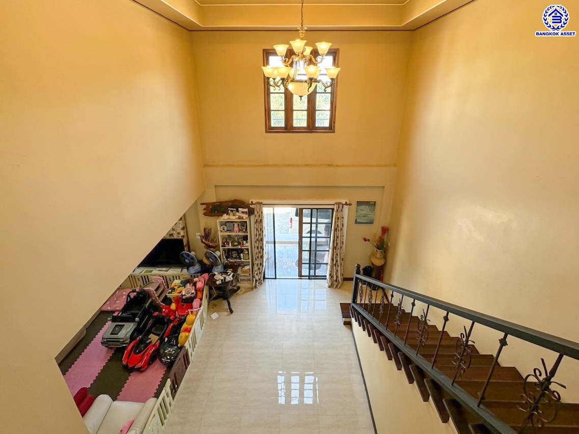 บ้านเดี่ยวมือสอง โครงการ กฤษดานคร18 พุทธมณฑลสาย3 เนื้อที่ 99 ตร.ว. บนพื้นที่ใช้สอย 250 ตร.ม. ฟังก์ชัน 3 ห้องนอน 4 ห้องน้ำ จอดรถได้ 5 คัน แถมฟรี! เครื่องปรับอากาศ, เครื่องทำน้ำอุ่น บนทำเลศักยภาพเชื่อมต่อถนนพุทธมณฑลสาย3, ถนนบรมราชชนนี, ถนนอุทยาน, ถนนอักษะ, ถนนพุทธมณฑลสาย2 ใกล้จุดขึ้นทางด่วน "ศรีรัช" ใกล้เซ็นทรัลปิ่นเกล้า และมหาวิทยาลัยมหิดล