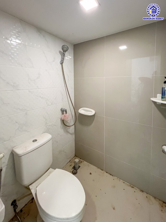 *****ทาวน์เฮ้าส์มือสอง โครงการ พฤกษาวิลล์ ลาดกระบัง-ประชาพัฒนา เนื้อที่ 21.70 ตร.ว. พื้นที่ใช้สอย 120 ตร.ม. ฟังก์ชัน 4 ห้องนอน 2 ห้องน้ำ 1 ที่จอดรถ ตั้งบนทำเลดี หน้าโครงการติดถนนใหญ่ "ลาดกระบัง" ใกล้สนามบิน "สุวรรณภูมิ" เชื่อมต่อถนนประชาพัฒนา, ถนนหลวงแพ่ง, ถนนลาดกระบัง, ถนนกิ่งแก้ว ใกล้รถไฟฟ้าแอร์พอร์ตลิ้งค์ "สถานีลาดกระบัง" และจุดขึ้นมอเตอร์เวย์ "กรุงเทพ-ชลบุรี"