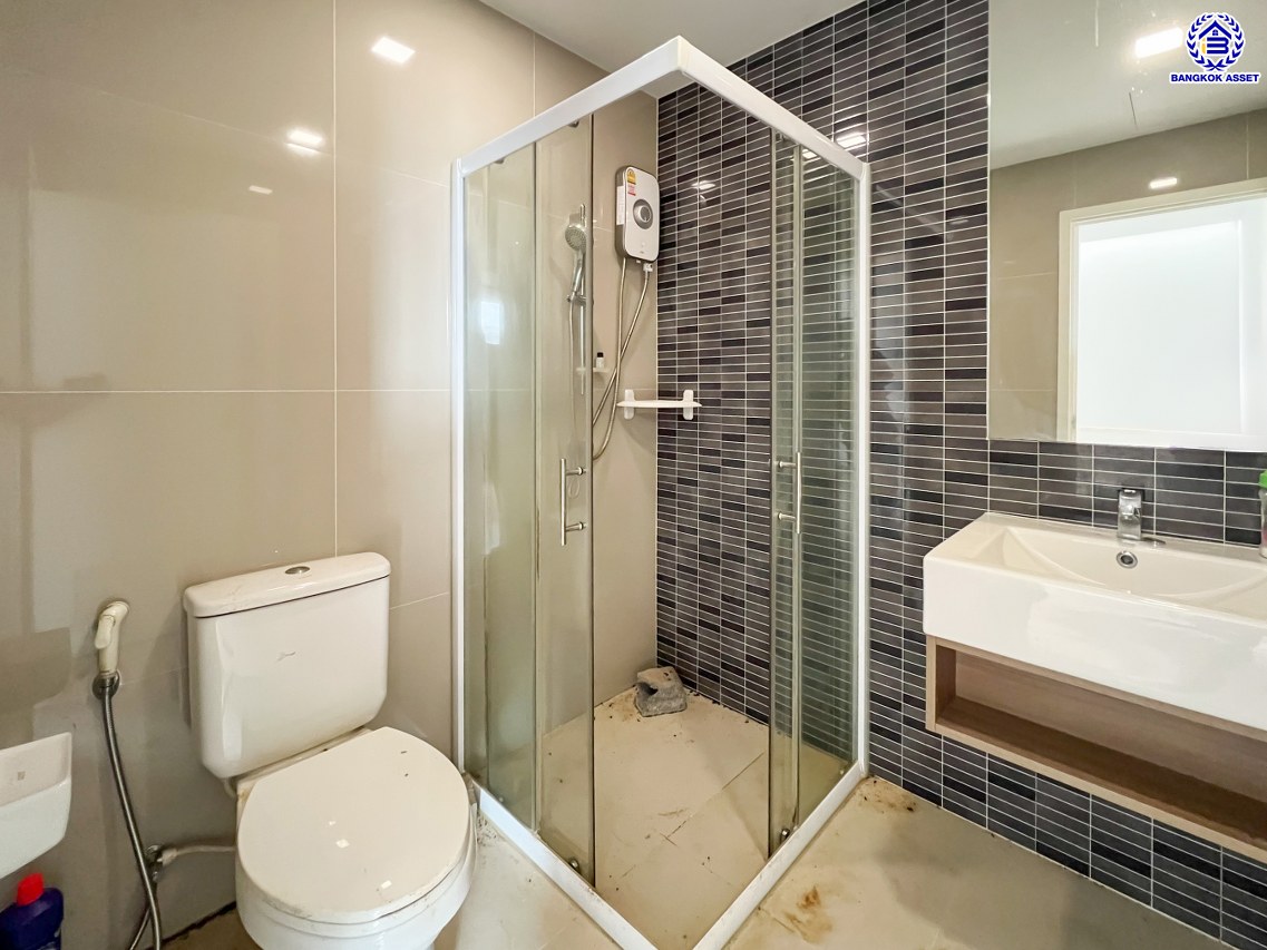 *****ทาวน์เฮ้าส์มือสอง โครงการ พฤกษาวิลล์ ลาดกระบัง-ประชาพัฒนา เนื้อที่ 21.70 ตร.ว. พื้นที่ใช้สอย 120 ตร.ม. ฟังก์ชัน 4 ห้องนอน 2 ห้องน้ำ 1 ที่จอดรถ ตั้งบนทำเลดี หน้าโครงการติดถนนใหญ่ "ลาดกระบัง" ใกล้สนามบิน "สุวรรณภูมิ" เชื่อมต่อถนนประชาพัฒนา, ถนนหลวงแพ่ง, ถนนลาดกระบัง, ถนนกิ่งแก้ว ใกล้รถไฟฟ้าแอร์พอร์ตลิ้งค์ "สถานีลาดกระบัง" และจุดขึ้นมอเตอร์เวย์ "กรุงเทพ-ชลบุรี"