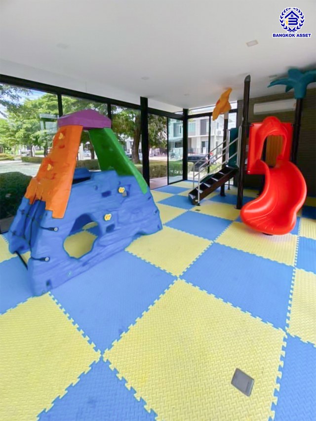 *****ทาวน์เฮ้าส์มือสอง โครงการ พฤกษาวิลล์ ลาดกระบัง-ประชาพัฒนา เนื้อที่ 21.70 ตร.ว. พื้นที่ใช้สอย 120 ตร.ม. ฟังก์ชัน 4 ห้องนอน 2 ห้องน้ำ 1 ที่จอดรถ ตั้งบนทำเลดี หน้าโครงการติดถนนใหญ่ "ลาดกระบัง" ใกล้สนามบิน "สุวรรณภูมิ" เชื่อมต่อถนนประชาพัฒนา, ถนนหลวงแพ่ง, ถนนลาดกระบัง, ถนนกิ่งแก้ว ใกล้รถไฟฟ้าแอร์พอร์ตลิ้งค์ "สถานีลาดกระบัง" และจุดขึ้นมอเตอร์เวย์ "กรุงเทพ-ชลบุรี"