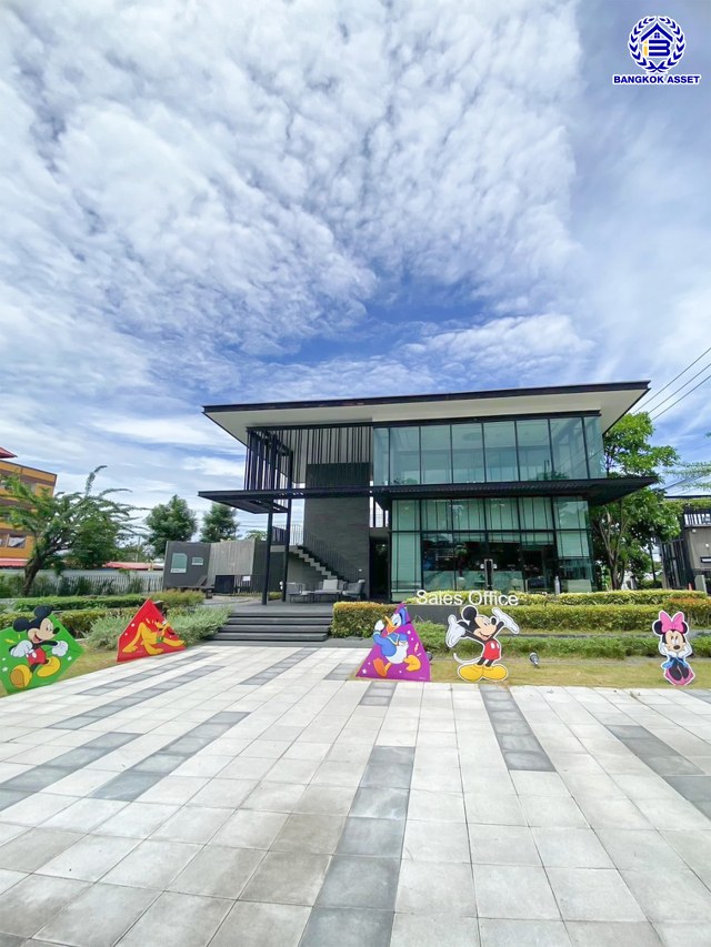 *****ทาวน์เฮ้าส์มือสอง โครงการ พฤกษาวิลล์ ลาดกระบัง-ประชาพัฒนา เนื้อที่ 21.70 ตร.ว. พื้นที่ใช้สอย 120 ตร.ม. ฟังก์ชัน 4 ห้องนอน 2 ห้องน้ำ 1 ที่จอดรถ ตั้งบนทำเลดี หน้าโครงการติดถนนใหญ่ "ลาดกระบัง" ใกล้สนามบิน "สุวรรณภูมิ" เชื่อมต่อถนนประชาพัฒนา, ถนนหลวงแพ่ง, ถนนลาดกระบัง, ถนนกิ่งแก้ว ใกล้รถไฟฟ้าแอร์พอร์ตลิ้งค์ "สถานีลาดกระบัง" และจุดขึ้นมอเตอร์เวย์ "กรุงเทพ-ชลบุรี"