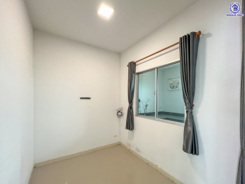 *****ทาวน์เฮ้าส์มือสอง โครงการ พฤกษาวิลล์ ลาดกระบัง-ประชาพัฒนา เนื้อที่ 21.70 ตร.ว. พื้นที่ใช้สอย 120 ตร.ม. ฟังก์ชัน 4 ห้องนอน 2 ห้องน้ำ 1 ที่จอดรถ ตั้งบนทำเลดี หน้าโครงการติดถนนใหญ่ "ลาดกระบัง" ใกล้สนามบิน "สุวรรณภูมิ" เชื่อมต่อถนนประชาพัฒนา, ถนนหลวงแพ่ง, ถนนลาดกระบัง, ถนนกิ่งแก้ว ใกล้รถไฟฟ้าแอร์พอร์ตลิ้งค์ "สถานีลาดกระบัง" และจุดขึ้นมอเตอร์เวย์ "กรุงเทพ-ชลบุรี"