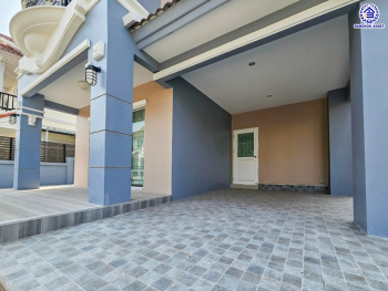 บ้านแฝดมือสองนนทบุรี โครงการ เดอะวิลล่า ท่าอิฐ เนื้อที่ 36 ตร.ว. พื้นที่ใช้สอย 135 ตร.ม. ฟังก์ชัน 3 ห้องนอน 2 ห้องน้ำ 1 ที่จอดรถ บนทำเลเดินทางสะดวก เชื่อมต่อถนนชัยพฤกษ์ ถนนรัตนาธิเบศร์ ถนนติวานนท์-ปทุมธานี ใกล้รถไฟฟ้าสายสีม่วง "สถานีบางรักน้อยท่าอิฐ" และจุดขึ้นทางด่วน "ศรีรัช"