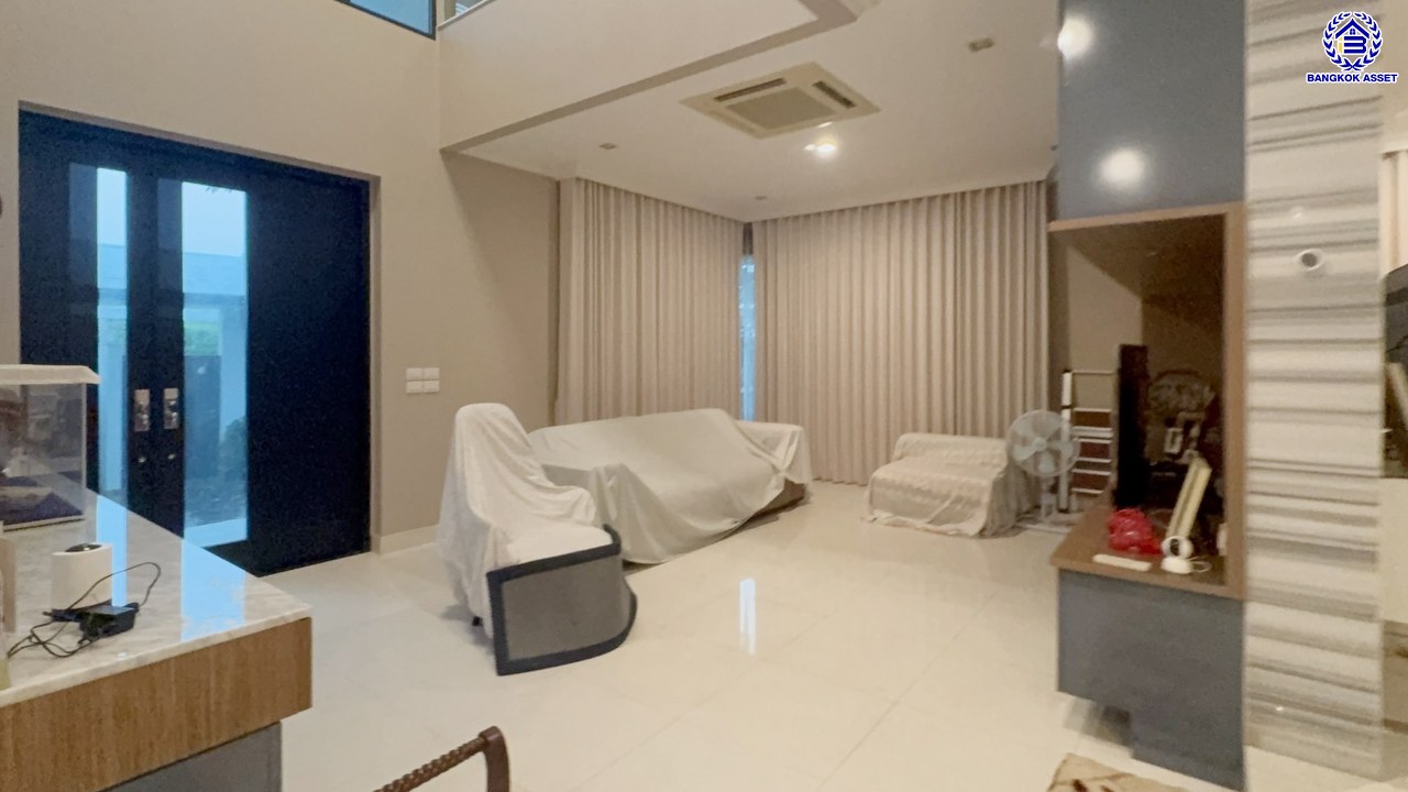 บ้านเดี่ยวมือสองสุดหรู โครงการ ลดาวัลย์ ราชพฤกษ์-ปิ่นเกล้า หลังมุม เนื้อที่ 146.70 ตร.ว. พื้นที่ใช้สอย 400 ตร.ม. ฟังก์ชัน 4 ห้องนอน 4 ห้องน้ำ 1 ห้องแม่บ้าน 3 ที่จอดรถ โครงการบนทำเลศักยภาพ ติดถนนราชพฤกษ์ เชื่อมต่อถนนบรมราชชนนี ถนนพรานนก-กาญจนาภิเษก ถนนพุทธมณฑลสาย1 ใกล้รถไฟฟ้าสายสีน้ำเงิน "สถานีบางหว้า" และจุดขึ้นทางด่วน "ศรีรัช"...