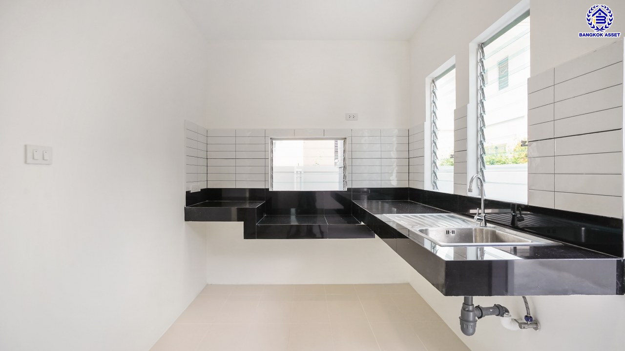 บ้านมือสองตกแต่งใหม่ โครงการ ชัยพฤกษ์ เพชรเกษม81 แบรนด์ Land&House พร้อมรองรับทุกความสุข บนเนื้อที่ 50 ตร.ว. พื้นที่ใช้สอย 194.17 ตร.ม. ฟังก์ชัน 3 ห้องนอน 3 ห้องน้ำ จอดรถได้ 2 คัน ทำเลเดินทางสะดวก เชื่อมต่อถนนเพชรเกษม ถนนมาเจริญ ใกล้เดอะมอลล์ บางแค และรถไฟฟ้าสายสีน้ำเงิน "สถานีหลักสอง"