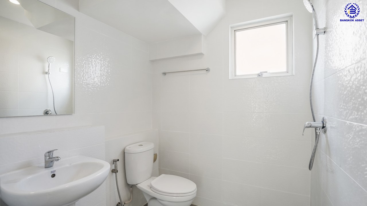 บ้านมือสองตกแต่งใหม่ โครงการ ชัยพฤกษ์ เพชรเกษม81 แบรนด์ Land&House พร้อมรองรับทุกความสุข บนเนื้อที่ 50 ตร.ว. พื้นที่ใช้สอย 194.17 ตร.ม. ฟังก์ชัน 3 ห้องนอน 3 ห้องน้ำ จอดรถได้ 2 คัน ทำเลเดินทางสะดวก เชื่อมต่อถนนเพชรเกษม ถนนมาเจริญ ใกล้เดอะมอลล์ บางแค และรถไฟฟ้าสายสีน้ำเงิน "สถานีหลักสอง"