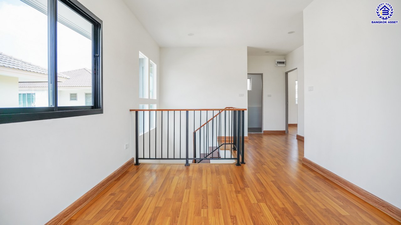 บ้านมือสองตกแต่งใหม่ โครงการ ชัยพฤกษ์ เพชรเกษม81 แบรนด์ Land&House พร้อมรองรับทุกความสุข บนเนื้อที่ 50 ตร.ว. พื้นที่ใช้สอย 194.17 ตร.ม. ฟังก์ชัน 3 ห้องนอน 3 ห้องน้ำ จอดรถได้ 2 คัน ทำเลเดินทางสะดวก เชื่อมต่อถนนเพชรเกษม ถนนมาเจริญ ใกล้เดอะมอลล์ บางแค และรถไฟฟ้าสายสีน้ำเงิน "สถานีหลักสอง"