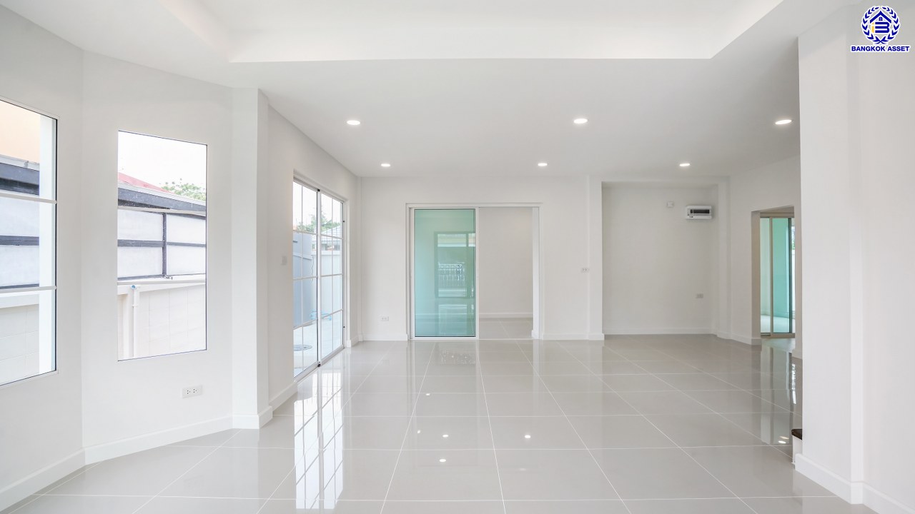 บ้านมือสองตกแต่งใหม่ โครงการ ชัยพฤกษ์ บางบัวทอง เนื้อที่ 65.9 ตร.ว. พื้นที่ใช้สอย 214.39 ตร.ม. ฟังก์ชัน 3 ห้องนอน 3 ห้องน้ำ 1 ห้องอเนกประสงค์ จอดรถได้ 2 คัน พร้อม Facilities โครงการครบครัน ทำเลติดถนนบางกรวย-ไทรน้อย เชื่อมต่อถนนกาญจนาภิเษก ใกล้เซ็นทรัลเวสต์เกต และรถไฟฟ้าสายสีม่วง "สถานีบางพลู"