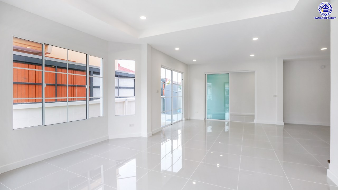 บ้านมือสองตกแต่งใหม่ โครงการ ชัยพฤกษ์ บางบัวทอง เนื้อที่ 65.9 ตร.ว. พื้นที่ใช้สอย 214.39 ตร.ม. ฟังก์ชัน 3 ห้องนอน 3 ห้องน้ำ 1 ห้องอเนกประสงค์ จอดรถได้ 2 คัน พร้อม Facilities โครงการครบครัน ทำเลติดถนนบางกรวย-ไทรน้อย เชื่อมต่อถนนกาญจนาภิเษก ใกล้เซ็นทรัลเวสต์เกต และรถไฟฟ้าสายสีม่วง "สถานีบางพลู"