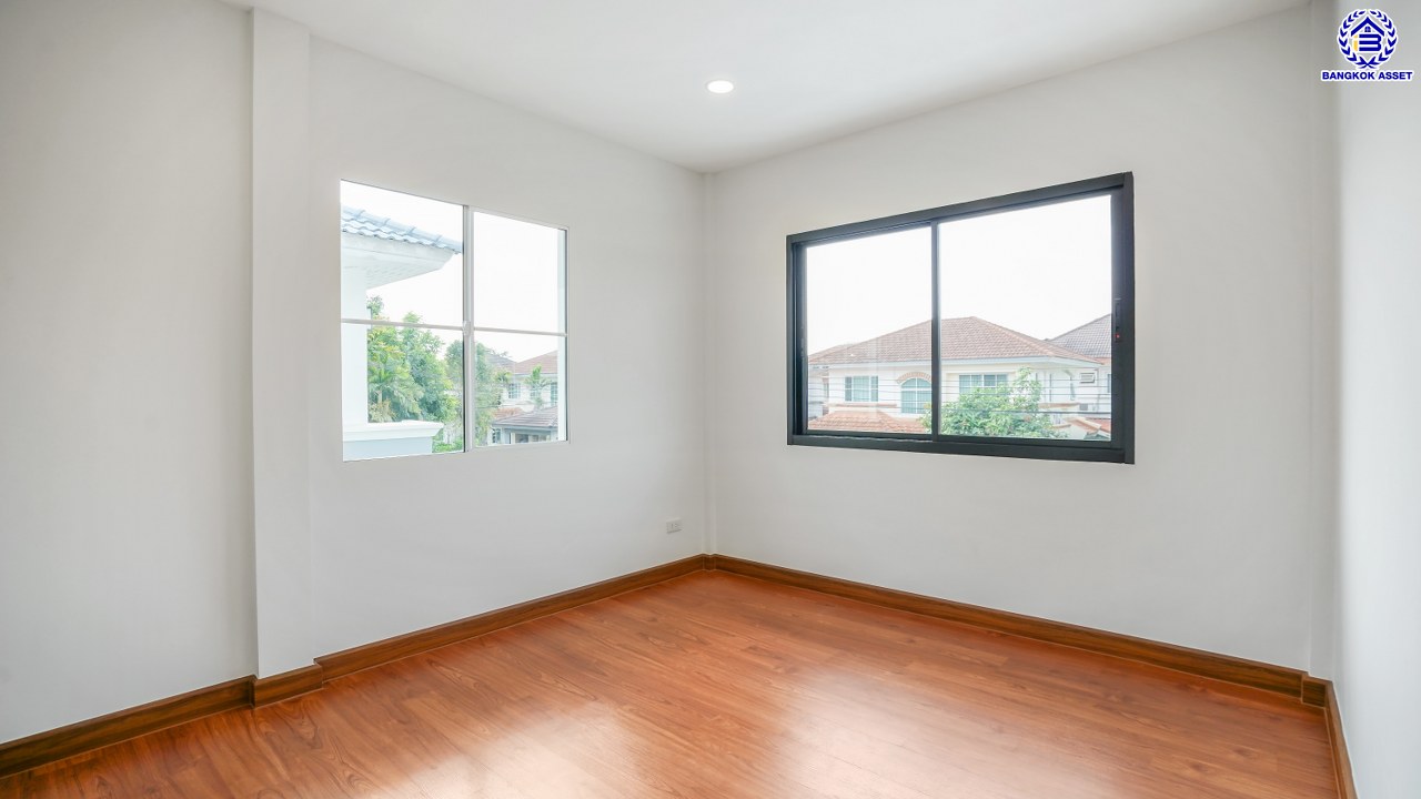 บ้านมือสองตกแต่งใหม่ โครงการ ชัยพฤกษ์ บางบัวทอง เนื้อที่ 65.9 ตร.ว. พื้นที่ใช้สอย 214.39 ตร.ม. ฟังก์ชัน 3 ห้องนอน 3 ห้องน้ำ 1 ห้องอเนกประสงค์ จอดรถได้ 2 คัน พร้อม Facilities โครงการครบครัน ทำเลติดถนนบางกรวย-ไทรน้อย เชื่อมต่อถนนกาญจนาภิเษก ใกล้เซ็นทรัลเวสต์เกต และรถไฟฟ้าสายสีม่วง "สถานีบางพลู"