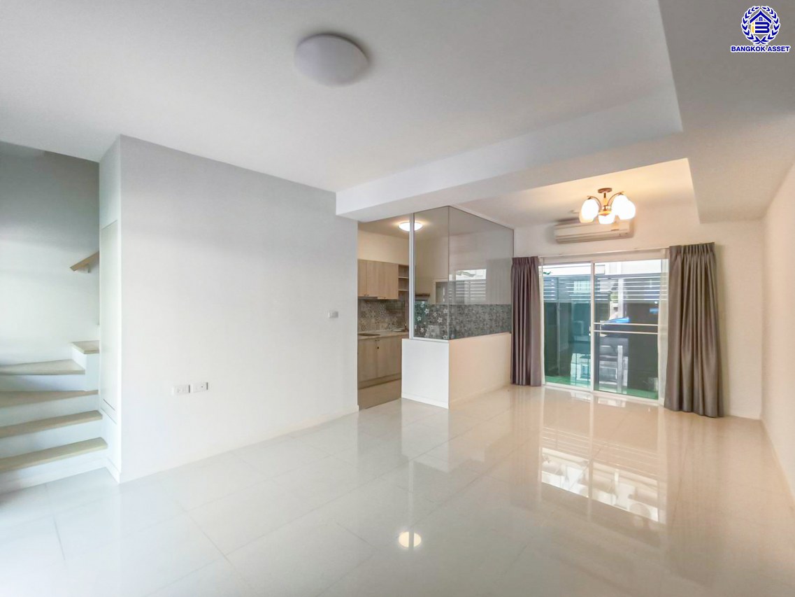 *****ทาวน์เฮ้าส์มือสองนนทบุรี โครงการ อินดี้ ปิ่นเกล้า-สิรินธร เนื้อที่กว้าง 21 ตร.ว. พื้นที่ใช้สอย 122 ตร.ม. ฟังก์ชัน 3 ห้องนอน 3 ห้องน้ำ 2  ที่จอดรถ บนทำเลเดินทางสะดวก เชื่อมต่อถนนนครอินทร์, ถนนราชพฤกษ์ ถนนบางกรวย-ไทรน้อย, ถนนจรัญสนิทวงศ์ ใกล้รถไฟฟ้าสายสีแดง "สถานีบางบำหรุ" และจุดขึ้นทางด่วน "พระราม7"