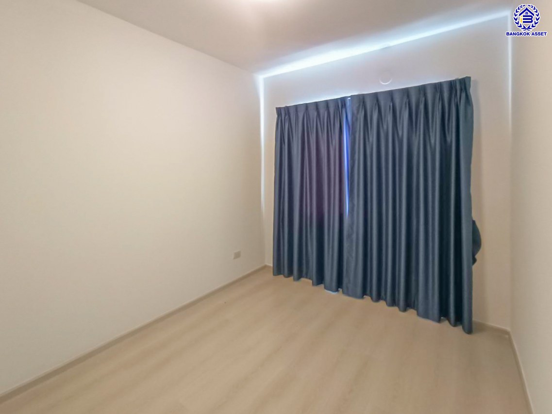 *****ทาวน์เฮ้าส์มือสองนนทบุรี โครงการ อินดี้ ปิ่นเกล้า-สิรินธร เนื้อที่กว้าง 21 ตร.ว. พื้นที่ใช้สอย 122 ตร.ม. ฟังก์ชัน 3 ห้องนอน 3 ห้องน้ำ 2  ที่จอดรถ บนทำเลเดินทางสะดวก เชื่อมต่อถนนนครอินทร์, ถนนราชพฤกษ์ ถนนบางกรวย-ไทรน้อย, ถนนจรัญสนิทวงศ์ ใกล้รถไฟฟ้าสายสีแดง "สถานีบางบำหรุ" และจุดขึ้นทางด่วน "พระราม7"