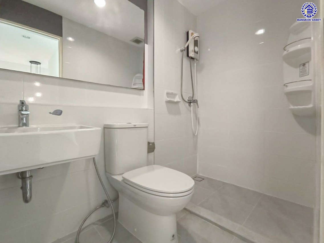 *****ทาวน์เฮ้าส์มือสองนนทบุรี โครงการ อินดี้ ปิ่นเกล้า-สิรินธร เนื้อที่กว้าง 21 ตร.ว. พื้นที่ใช้สอย 122 ตร.ม. ฟังก์ชัน 3 ห้องนอน 3 ห้องน้ำ 2  ที่จอดรถ บนทำเลเดินทางสะดวก เชื่อมต่อถนนนครอินทร์, ถนนราชพฤกษ์ ถนนบางกรวย-ไทรน้อย, ถนนจรัญสนิทวงศ์ ใกล้รถไฟฟ้าสายสีแดง "สถานีบางบำหรุ" และจุดขึ้นทางด่วน "พระราม7"