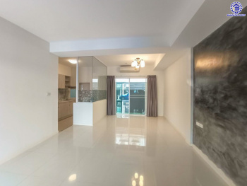 *****ทาวน์เฮ้าส์มือสองนนทบุรี โครงการ อินดี้ ปิ่นเกล้า-สิรินธร เนื้อที่กว้าง 21 ตร.ว. พื้นที่ใช้สอย 122 ตร.ม. ฟังก์ชัน 3 ห้องนอน 3 ห้องน้ำ 2  ที่จอดรถ บนทำเลเดินทางสะดวก เชื่อมต่อถนนนครอินทร์, ถนนราชพฤกษ์ ถนนบางกรวย-ไทรน้อย, ถนนจรัญสนิทวงศ์ ใกล้รถไฟฟ้าสายสีแดง "สถานีบางบำหรุ" และจุดขึ้นทางด่วน "พระราม7"