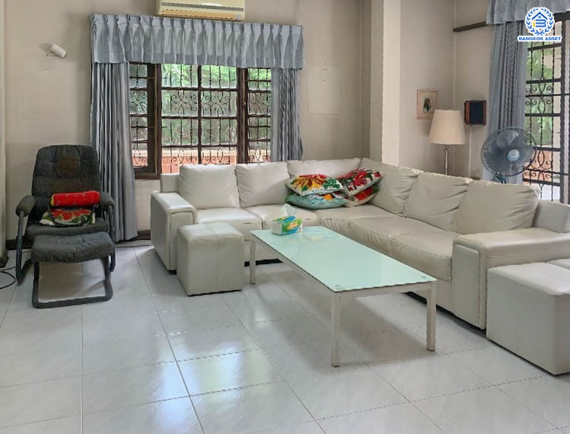 *****บ้านเดี่ยวมือสอง ทำเลดีพร้อมอยู่ โครงการ ลดาวัลย์ ปิ่นเกล้า-บรมราชชนนี แบรนด์ L&H เนื้อที่ 112 ตร.ว. พื้นที่ใช้สอย 200 ตร.ม. ฟังก์ชันจัดเต็ม 4 ห้องนอน 3 ห้องน้ำ จอดรถได้ถึง 2 คัน แถมฟรี เครื่องปรับอากาศ และเครื่องทำน้ำอุ่นทันที บนทำเลศักยภาพติดถนนบรมราชชนนี เชื่อมต่อหลายเส้นทาง ใกล้ ม.มหิดล และเซ็นทรัลศาลายา