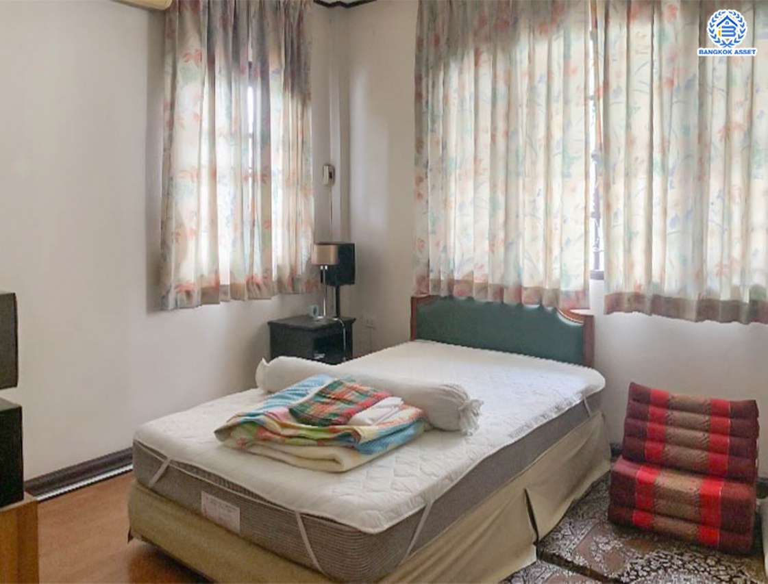 *****บ้านเดี่ยวมือสอง ทำเลดีพร้อมอยู่ โครงการ ลดาวัลย์ ปิ่นเกล้า-บรมราชชนนี แบรนด์ L&H เนื้อที่ 112 ตร.ว. พื้นที่ใช้สอย 200 ตร.ม. ฟังก์ชันจัดเต็ม 4 ห้องนอน 3 ห้องน้ำ จอดรถได้ถึง 2 คัน แถมฟรี เครื่องปรับอากาศ และเครื่องทำน้ำอุ่นทันที บนทำเลศักยภาพติดถนนบรมราชชนนี เชื่อมต่อหลายเส้นทาง ใกล้ ม.มหิดล และเซ็นทรัลศาลายา