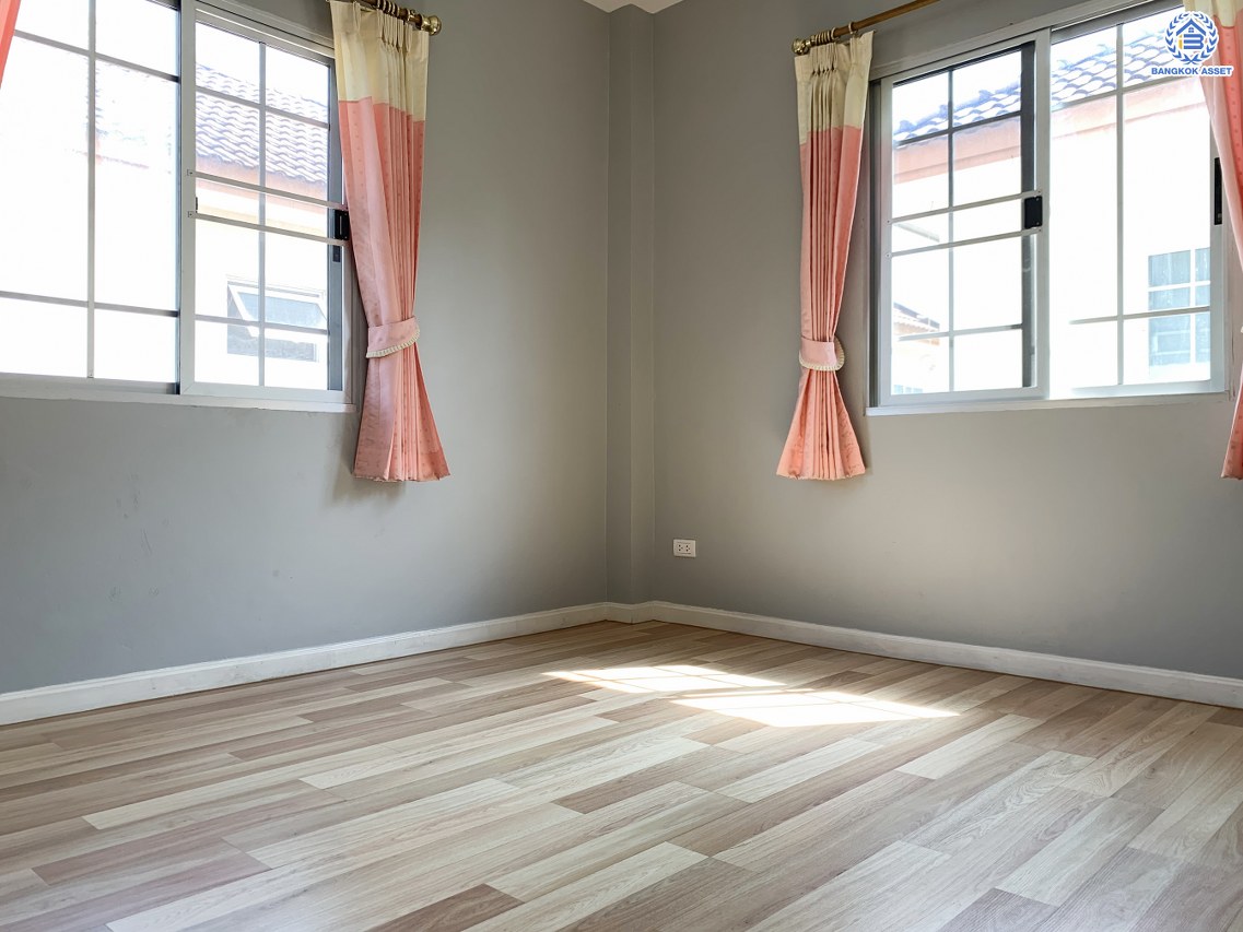 *****บ้านแฝดบ้านมือสอง โครงการ ธนาสิริ ปิ่นเกล้า-ราชพฤกษ์ หลังริม เนื้อที่ 43.20 ตร.ว. พื้นที่ใช้สอย 160 ตร.ม. 3 ห้องนอน 3 ห้องน้ำ 1 ที่จอดรถ บนทำเลติด ถนนราชพฤกษ์ ใกล้รถไฟฟ้าสายสีม่วง "สถานีบางรักน้อยท่าอิฐ" และจุดขึ้นทางด่วน "กาญจนาภิเษก"