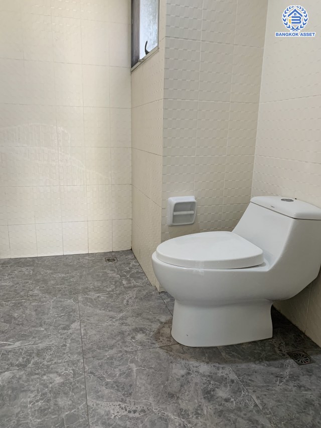 *****บ้านแฝดบ้านมือสอง โครงการ ธนาสิริ ปิ่นเกล้า-ราชพฤกษ์ หลังริม เนื้อที่ 43.20 ตร.ว. พื้นที่ใช้สอย 160 ตร.ม. 3 ห้องนอน 3 ห้องน้ำ 1 ที่จอดรถ บนทำเลติด ถนนราชพฤกษ์ ใกล้รถไฟฟ้าสายสีม่วง "สถานีบางรักน้อยท่าอิฐ" และจุดขึ้นทางด่วน "กาญจนาภิเษก"