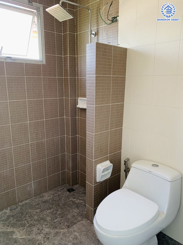 *****บ้านแฝดบ้านมือสอง โครงการ ธนาสิริ ปิ่นเกล้า-ราชพฤกษ์ หลังริม เนื้อที่ 43.20 ตร.ว. พื้นที่ใช้สอย 160 ตร.ม. 3 ห้องนอน 3 ห้องน้ำ 1 ที่จอดรถ บนทำเลติด ถนนราชพฤกษ์ ใกล้รถไฟฟ้าสายสีม่วง "สถานีบางรักน้อยท่าอิฐ" และจุดขึ้นทางด่วน "กาญจนาภิเษก"