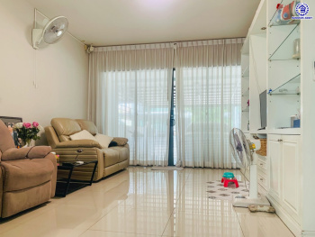 *****ทาวน์โฮมมือสองกรุงเทพฯ โครงการ เฌอคูน สาทร-ราชพฤกษ์ เนื้อที่กว้าง 21.40 ตร.ว. พื้นที่ใช้สอย 150 ตร.ม. ฟังก์ชัน 3 ห้องนอน 3 ห้องน้ำ 2 ที่จอดรถ แถมฟรี! เครื่องปรับอากาศ, เครื่องทำน้ำอุ่น พร้อมเข้าอยู่ บนทำเลเชื่อมต่อถนนราชพฤกษ์, ถนนกาญจนาภิเษก, ถนนบรมราชชนนี และใกล้รถไฟฟ้าสายสีแดง "สถานีตลิ่งชัน" จองเลย!