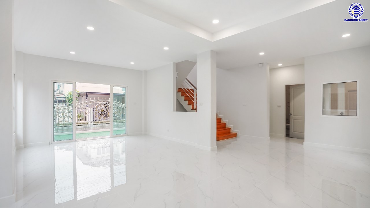 บ้านมือสองตกแต่งใหม่ โครงการ เพอร์เฟคเพลส ราชพฤกษ์ รองรับทุกการใช้งาน บนเนื้อที่ 62 ตร.ว. พื้นที่ใช้สอย 264 ตร.ม. พร้อมฟังก์ชัน 3 ห้องนอน 3 ห้องน้ำ จอดรถได้ 2 คัน บ้านคุณภาพดี บนทำเลติดถนนราชพฤกษ์ เชื่อมต่อถนนรัตนาธิเบศร์ ใกล้รถไฟฟ้าสายสีม่วง "สถานีบางรักน้อยท่าอิฐ" จุดขึ้นทางด่วน "กาญจนาภิเษก" และเซ็นทรัล เวสต์วิลล์...