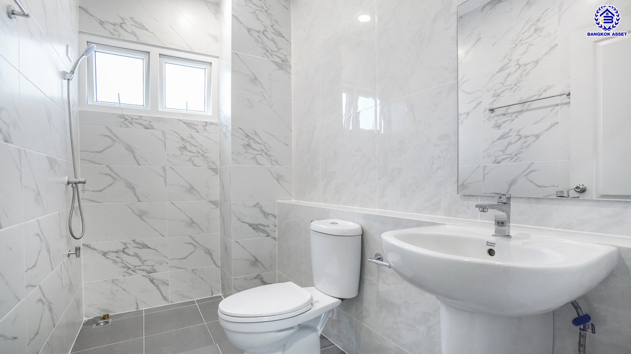 บ้านมือสองตกแต่งใหม่ โครงการ เพอร์เฟคเพลส ราชพฤกษ์ รองรับทุกการใช้งาน บนเนื้อที่ 62 ตร.ว. พื้นที่ใช้สอย 264 ตร.ม. พร้อมฟังก์ชัน 3 ห้องนอน 3 ห้องน้ำ จอดรถได้ 2 คัน บ้านคุณภาพดี บนทำเลติดถนนราชพฤกษ์ เชื่อมต่อถนนรัตนาธิเบศร์ ใกล้รถไฟฟ้าสายสีม่วง "สถานีบางรักน้อยท่าอิฐ" จุดขึ้นทางด่วน "กาญจนาภิเษก" และเซ็นทรัล เวสต์วิลล์...