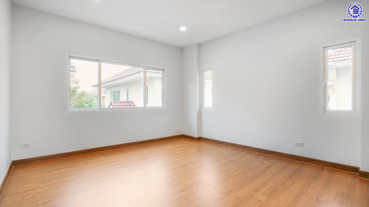 บ้านมือสองตกแต่งใหม่ โครงการ เพอร์เฟคเพลส ราชพฤกษ์ รองรับทุกการใช้งาน บนเนื้อที่ 62 ตร.ว. พื้นที่ใช้สอย 264 ตร.ม. พร้อมฟังก์ชัน 3 ห้องนอน 3 ห้องน้ำ จอดรถได้ 2 คัน บ้านคุณภาพดี บนทำเลติดถนนราชพฤกษ์ เชื่อมต่อถนนรัตนาธิเบศร์ ใกล้รถไฟฟ้าสายสีม่วง "สถานีบางรักน้อยท่าอิฐ" จุดขึ้นทางด่วน "กาญจนาภิเษก" และเซ็นทรัล เวสต์วิลล์...