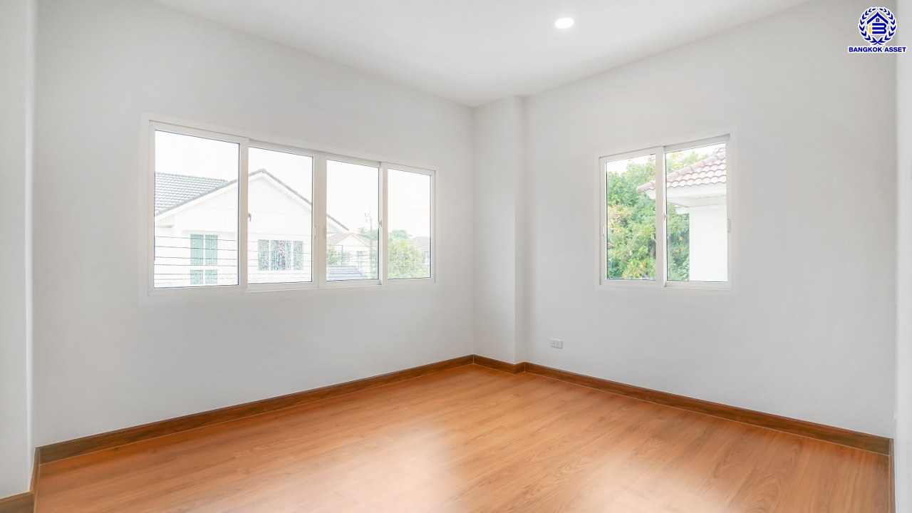 บ้านมือสองตกแต่งใหม่ โครงการ เพอร์เฟคเพลส ราชพฤกษ์ รองรับทุกการใช้งาน บนเนื้อที่ 62 ตร.ว. พื้นที่ใช้สอย 264 ตร.ม. พร้อมฟังก์ชัน 3 ห้องนอน 3 ห้องน้ำ จอดรถได้ 2 คัน บ้านคุณภาพดี บนทำเลติดถนนราชพฤกษ์ เชื่อมต่อถนนรัตนาธิเบศร์ ใกล้รถไฟฟ้าสายสีม่วง "สถานีบางรักน้อยท่าอิฐ" จุดขึ้นทางด่วน "กาญจนาภิเษก" และเซ็นทรัล เวสต์วิลล์...