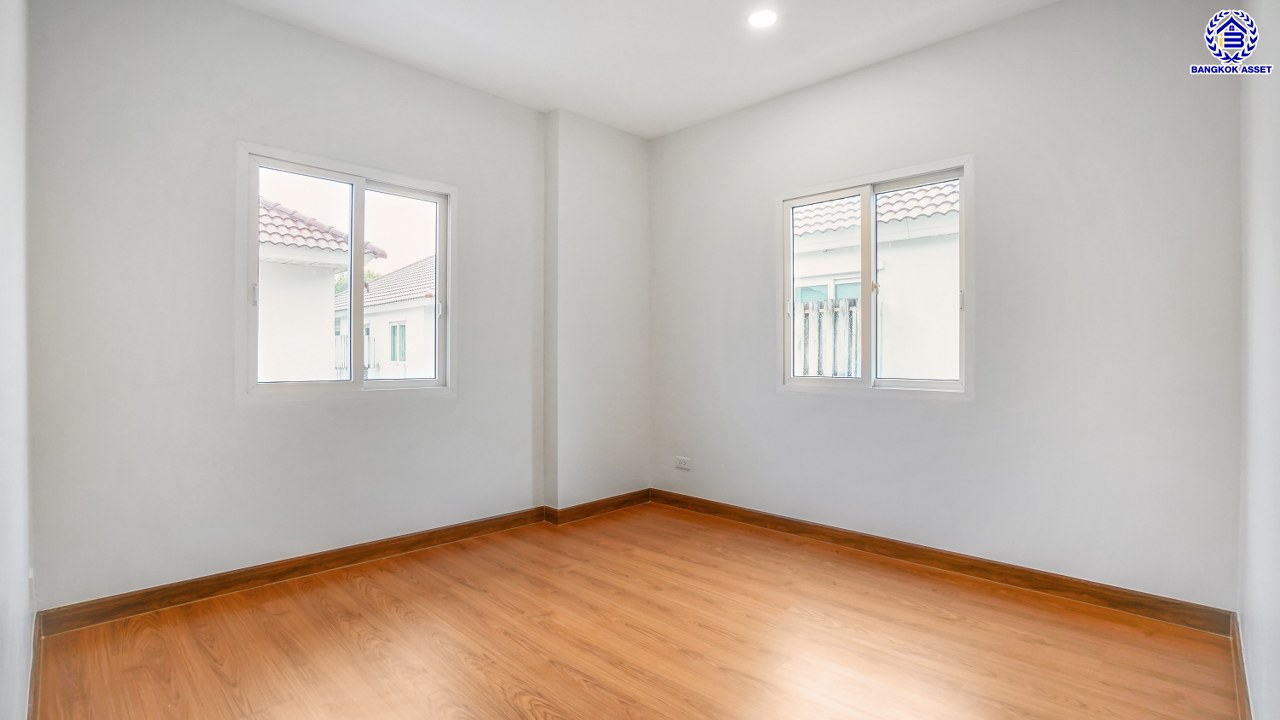 บ้านมือสองตกแต่งใหม่ โครงการ เพอร์เฟคเพลส ราชพฤกษ์ รองรับทุกการใช้งาน บนเนื้อที่ 62 ตร.ว. พื้นที่ใช้สอย 264 ตร.ม. พร้อมฟังก์ชัน 3 ห้องนอน 3 ห้องน้ำ จอดรถได้ 2 คัน บ้านคุณภาพดี บนทำเลติดถนนราชพฤกษ์ เชื่อมต่อถนนรัตนาธิเบศร์ ใกล้รถไฟฟ้าสายสีม่วง "สถานีบางรักน้อยท่าอิฐ" จุดขึ้นทางด่วน "กาญจนาภิเษก" และเซ็นทรัล เวสต์วิลล์...