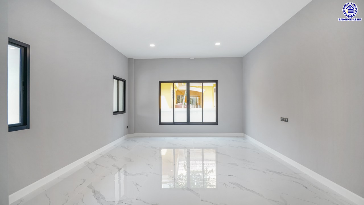 บ้านมือสองตกแต่งใหม่ โครงการ เดอะซิตี้ ปิ่นเกล้า แบรนด์ AP Thai เนื้อที่ 105 ตร.ว. พื้นที่ใช้สอย 497.06 ตร.ม. ฟังก์ชัน 4 ห้องนอน 4 ห้องน้ำ 1 ห้องอเนกประสงค์ 1 ห้องแม่บ้าน 2 ที่จอดรถ พร้อม Facility ภายในโครงการครบครัน บนทำเลที่ดีที่สุด เชื่อมต่อถนนบรมราชชนนี, ถนนพุทธมณฑล ใกล้ทางคู่ขนานลอยฟ้าบรมราชชนนี และเซ็นทรัล ปิ่นเกล้า