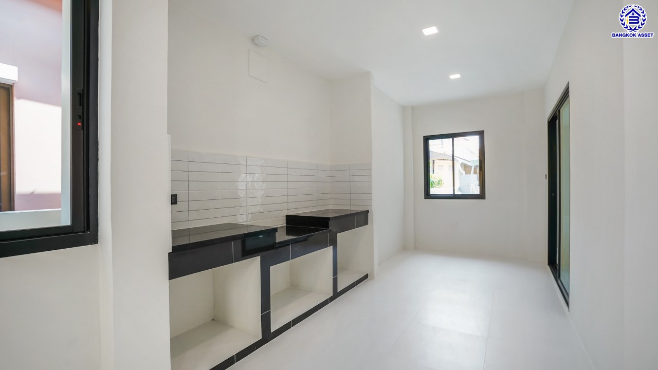 บ้านมือสองตกแต่งใหม่ โครงการ เดอะซิตี้ ปิ่นเกล้า แบรนด์ AP Thai เนื้อที่ 105 ตร.ว. พื้นที่ใช้สอย 497.06 ตร.ม. ฟังก์ชัน 4 ห้องนอน 4 ห้องน้ำ 1 ห้องอเนกประสงค์ 1 ห้องแม่บ้าน 2 ที่จอดรถ พร้อม Facility ภายในโครงการครบครัน บนทำเลที่ดีที่สุด เชื่อมต่อถนนบรมราชชนนี, ถนนพุทธมณฑล ใกล้ทางคู่ขนานลอยฟ้าบรมราชชนนี และเซ็นทรัล ปิ่นเกล้า