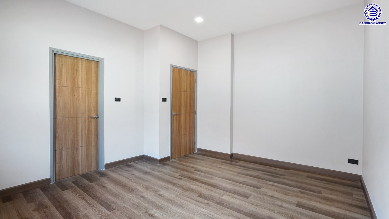 บ้านมือสองตกแต่งใหม่ โครงการ เดอะซิตี้ ปิ่นเกล้า แบรนด์ AP Thai เนื้อที่ 105 ตร.ว. พื้นที่ใช้สอย 497.06 ตร.ม. ฟังก์ชัน 4 ห้องนอน 4 ห้องน้ำ 1 ห้องอเนกประสงค์ 1 ห้องแม่บ้าน 2 ที่จอดรถ พร้อม Facility ภายในโครงการครบครัน บนทำเลที่ดีที่สุด เชื่อมต่อถนนบรมราชชนนี, ถนนพุทธมณฑล ใกล้ทางคู่ขนานลอยฟ้าบรมราชชนนี และเซ็นทรัล ปิ่นเกล้า