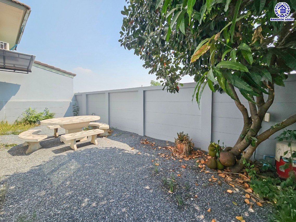 บ้านแฝดมือสองนนทบุรี โครงการ ลภาวัน21 ชัยพฤกษ์-แจ้งวัฒนะ หลังมุม เนื้อที่ 45.70 ตร.ว. พื้นที่ใช้สอย 160 ตร.ม. ฟังก์ชัน 4 ห้องนอน 3 ห้องน้ำ 2 ที่จอดรถ พร้อมเข้าอยู่ บนทำเลเข้า-ออกในเมืองได้ง่าย เชื่อมต่อถนนชัยพฤกษ์ ถนนกาญจนาภิเษก ถนนราชพฤกษ์ ใกล้โรบินสัน ไลฟ์ไตล์ ราชพฤกษ์...