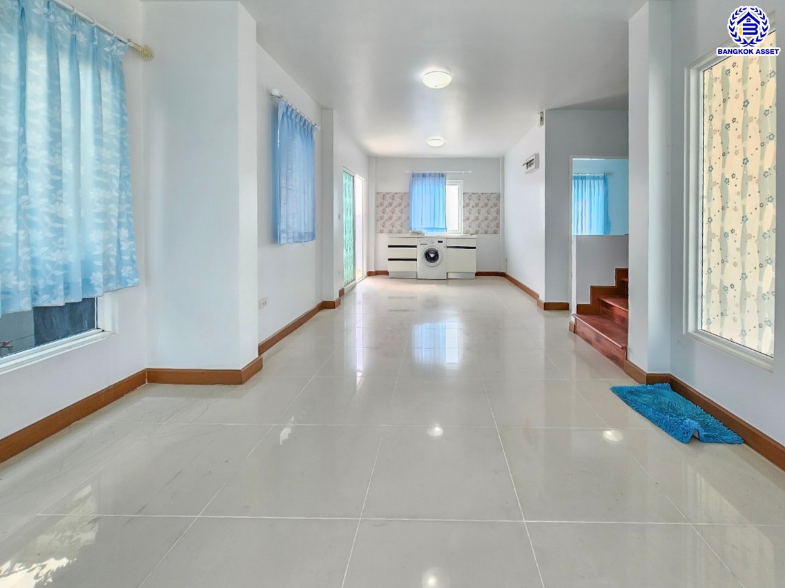 บ้านแฝดมือสองนนทบุรี โครงการ ลภาวัน21 ชัยพฤกษ์-แจ้งวัฒนะ หลังมุม เนื้อที่ 45.70 ตร.ว. พื้นที่ใช้สอย 160 ตร.ม. ฟังก์ชัน 4 ห้องนอน 3 ห้องน้ำ 2 ที่จอดรถ พร้อมเข้าอยู่ บนทำเลเข้า-ออกในเมืองได้ง่าย เชื่อมต่อถนนชัยพฤกษ์ ถนนกาญจนาภิเษก ถนนราชพฤกษ์ ใกล้โรบินสัน ไลฟ์ไตล์ ราชพฤกษ์...