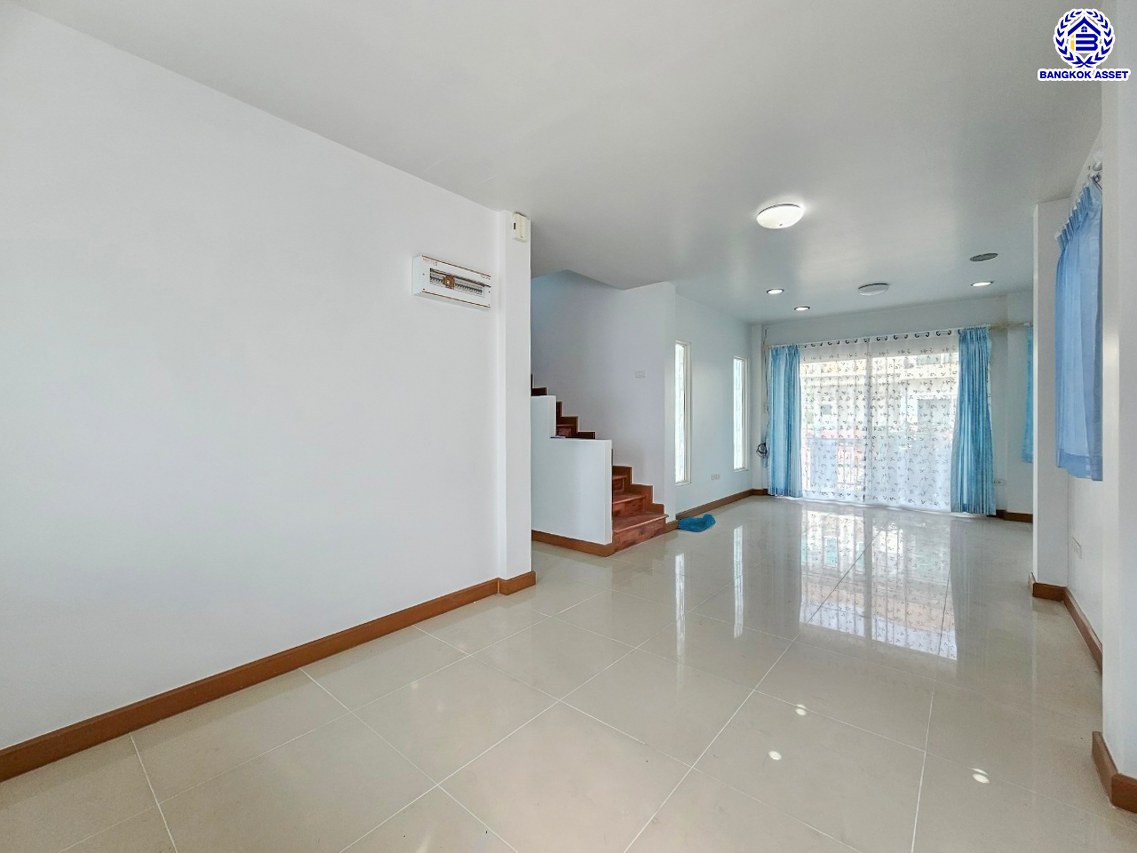 บ้านแฝดมือสองนนทบุรี โครงการ ลภาวัน21 ชัยพฤกษ์-แจ้งวัฒนะ หลังมุม เนื้อที่ 45.70 ตร.ว. พื้นที่ใช้สอย 160 ตร.ม. ฟังก์ชัน 4 ห้องนอน 3 ห้องน้ำ 2 ที่จอดรถ พร้อมเข้าอยู่ บนทำเลเข้า-ออกในเมืองได้ง่าย เชื่อมต่อถนนชัยพฤกษ์ ถนนกาญจนาภิเษก ถนนราชพฤกษ์ ใกล้โรบินสัน ไลฟ์ไตล์ ราชพฤกษ์...