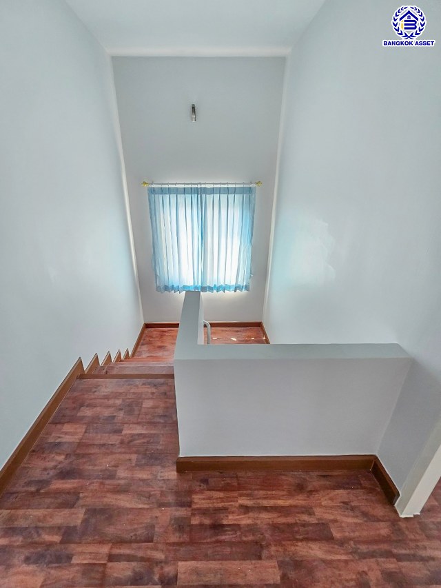 บ้านแฝดมือสองนนทบุรี โครงการ ลภาวัน21 ชัยพฤกษ์-แจ้งวัฒนะ หลังมุม เนื้อที่ 45.70 ตร.ว. พื้นที่ใช้สอย 160 ตร.ม. ฟังก์ชัน 4 ห้องนอน 3 ห้องน้ำ 2 ที่จอดรถ พร้อมเข้าอยู่ บนทำเลเข้า-ออกในเมืองได้ง่าย เชื่อมต่อถนนชัยพฤกษ์ ถนนกาญจนาภิเษก ถนนราชพฤกษ์ ใกล้โรบินสัน ไลฟ์ไตล์ ราชพฤกษ์...