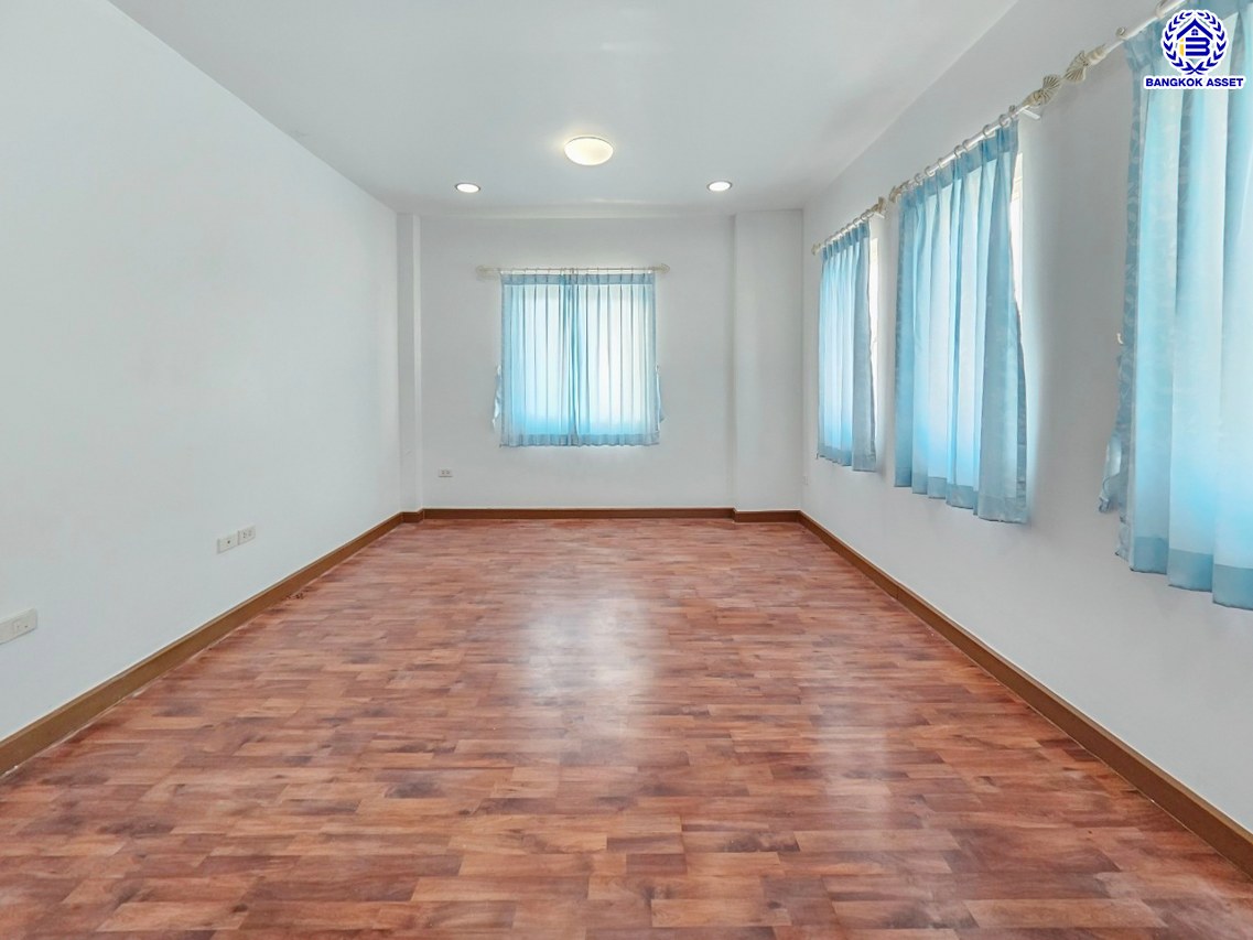 บ้านแฝดมือสองนนทบุรี โครงการ ลภาวัน21 ชัยพฤกษ์-แจ้งวัฒนะ หลังมุม เนื้อที่ 45.70 ตร.ว. พื้นที่ใช้สอย 160 ตร.ม. ฟังก์ชัน 4 ห้องนอน 3 ห้องน้ำ 2 ที่จอดรถ พร้อมเข้าอยู่ บนทำเลเข้า-ออกในเมืองได้ง่าย เชื่อมต่อถนนชัยพฤกษ์ ถนนกาญจนาภิเษก ถนนราชพฤกษ์ ใกล้โรบินสัน ไลฟ์ไตล์ ราชพฤกษ์...