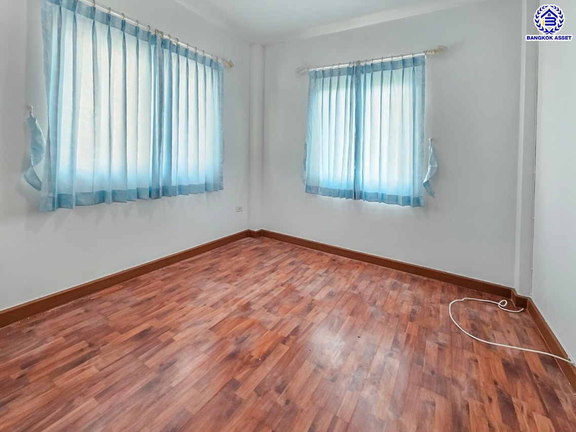 บ้านแฝดมือสองนนทบุรี โครงการ ลภาวัน21 ชัยพฤกษ์-แจ้งวัฒนะ หลังมุม เนื้อที่ 45.70 ตร.ว. พื้นที่ใช้สอย 160 ตร.ม. ฟังก์ชัน 4 ห้องนอน 3 ห้องน้ำ 2 ที่จอดรถ พร้อมเข้าอยู่ บนทำเลเข้า-ออกในเมืองได้ง่าย เชื่อมต่อถนนชัยพฤกษ์ ถนนกาญจนาภิเษก ถนนราชพฤกษ์ ใกล้โรบินสัน ไลฟ์ไตล์ ราชพฤกษ์...