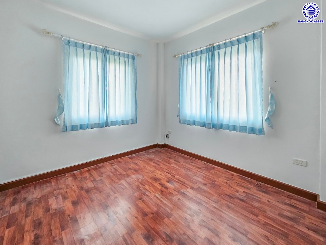 บ้านแฝดมือสองนนทบุรี โครงการ ลภาวัน21 ชัยพฤกษ์-แจ้งวัฒนะ หลังมุม เนื้อที่ 45.70 ตร.ว. พื้นที่ใช้สอย 160 ตร.ม. ฟังก์ชัน 4 ห้องนอน 3 ห้องน้ำ 2 ที่จอดรถ พร้อมเข้าอยู่ บนทำเลเข้า-ออกในเมืองได้ง่าย เชื่อมต่อถนนชัยพฤกษ์ ถนนกาญจนาภิเษก ถนนราชพฤกษ์ ใกล้โรบินสัน ไลฟ์ไตล์ ราชพฤกษ์...