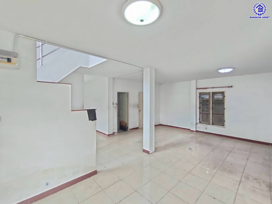 บ้านเดี่ยวมือสองนครปฐม โครงการ กิตติชัย วิลล่า6 บางไผ่-หนองเพรางาม เนื้อที่ 60 ตร.ว. พื้นที่ใช้สอย 180 ตร.ว. ฟังก์ชัน 4 ห้องนอน 2 ห้องน้ำ 1 ที่จอดรถ ทำเลดีเชื่อมต่อ ถนนบางไผ่-หนองเพรางาม, ถนนดาวทอง, ถนนบรมราชชนนี, ถนนพุทธมณฑลสาย4, ถนนศาลาธรรมสพน์ และใกล้มหาวิทยาลัยมหิดล