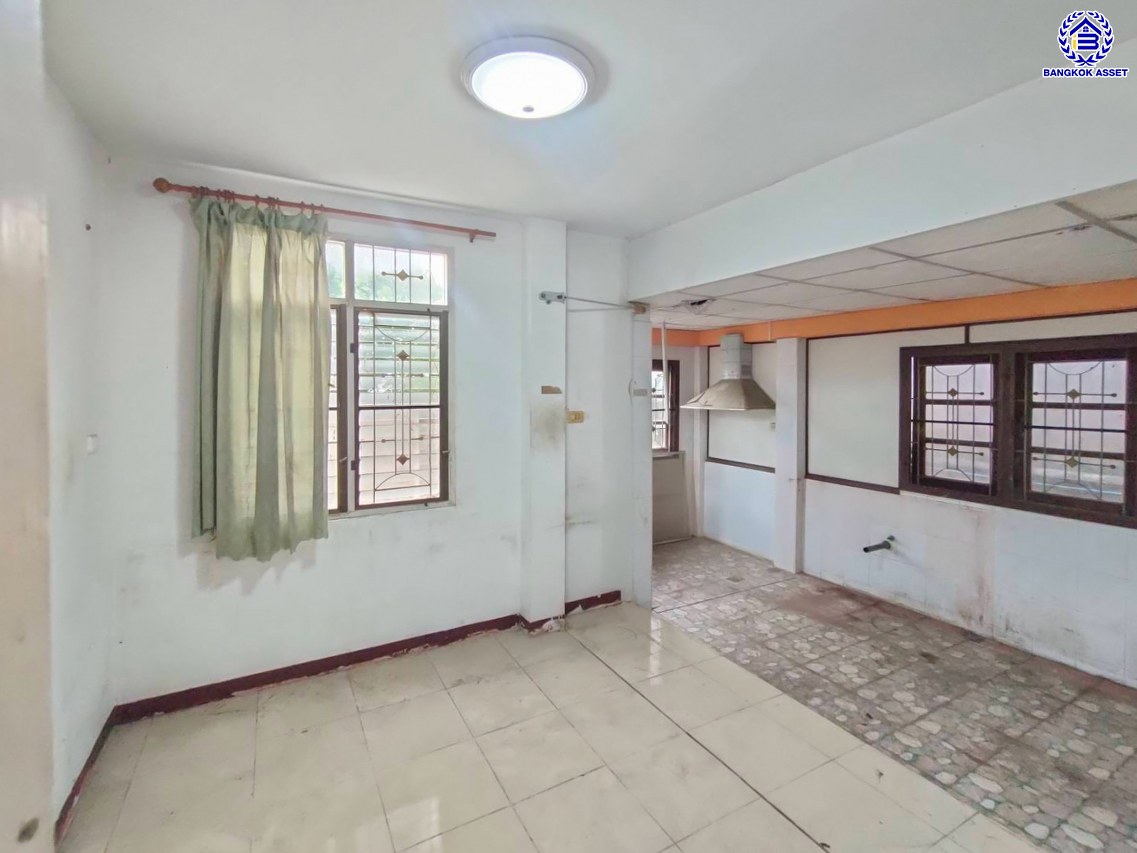 บ้านเดี่ยวมือสองนครปฐม โครงการ กิตติชัย วิลล่า6 บางไผ่-หนองเพรางาม เนื้อที่ 60 ตร.ว. พื้นที่ใช้สอย 180 ตร.ว. ฟังก์ชัน 4 ห้องนอน 2 ห้องน้ำ 1 ที่จอดรถ ทำเลดีเชื่อมต่อ ถนนบางไผ่-หนองเพรางาม, ถนนดาวทอง, ถนนบรมราชชนนี, ถนนพุทธมณฑลสาย4, ถนนศาลาธรรมสพน์ และใกล้มหาวิทยาลัยมหิดล